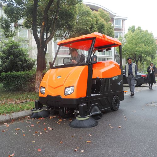洁乐美大型驾驶式扫路车公路吸尘车农村街道垃圾清扫车